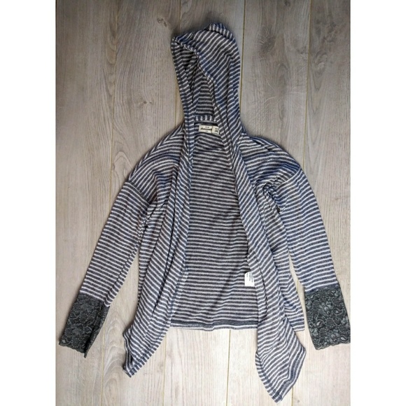 abercrombie kids Other - Abercrombie Kid Open Face Grey Stripped Sweater M